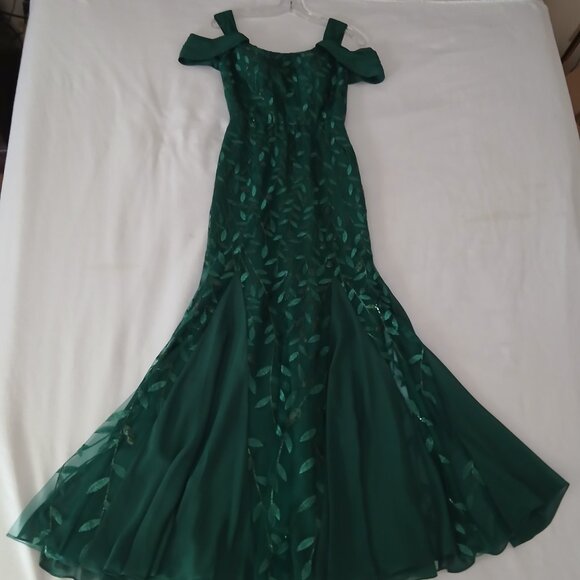 JJ's house green floor length dress with leaf design - Picture 1 of 5